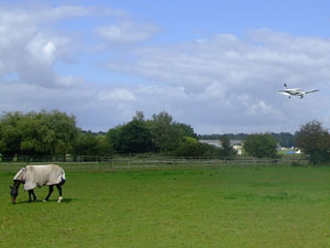 fairoaks-airport-landing-light-aircraft